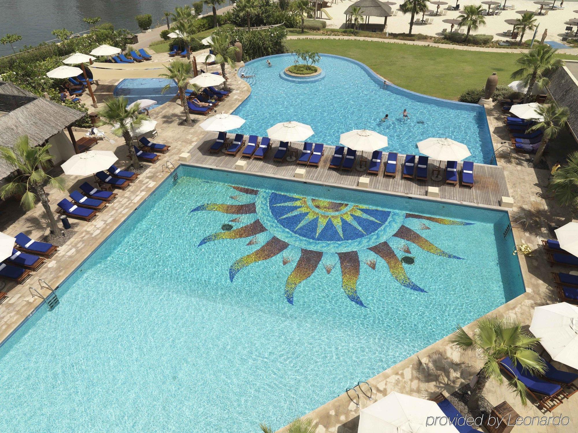 Radisson Blu Resort, Sharjah Facilidades foto The pool at the hotel