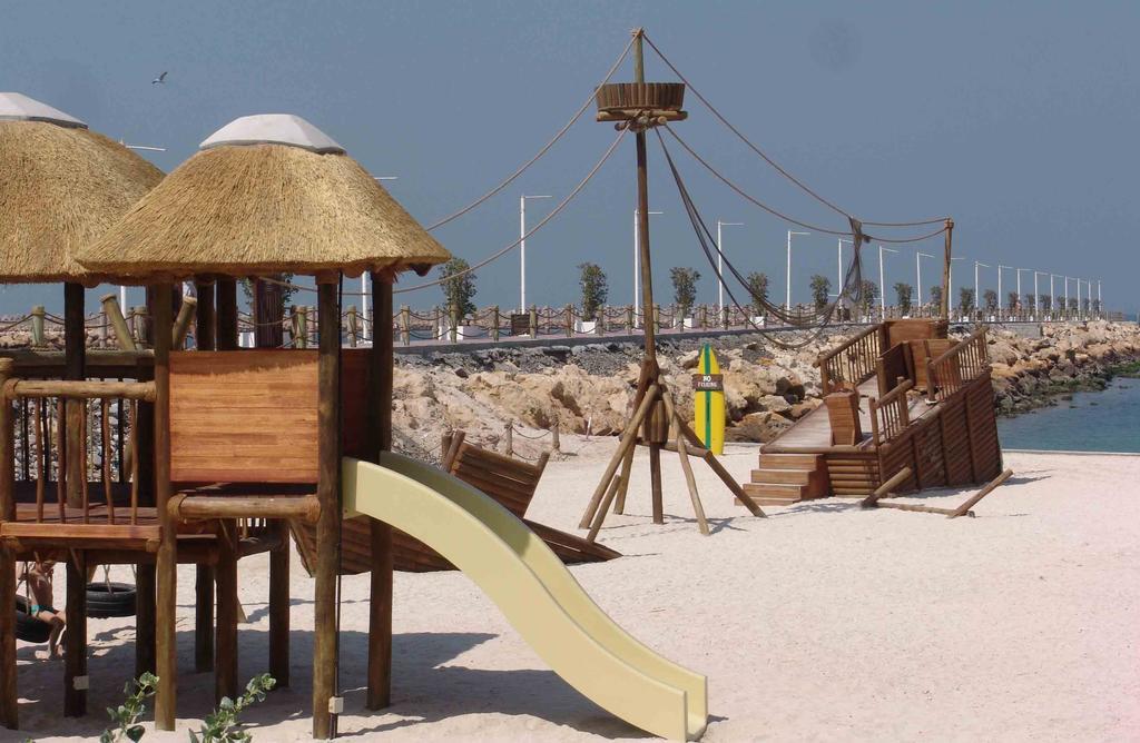 Radisson Blu Resort, Sharjah Exterior foto The beach at Al Reef Village
