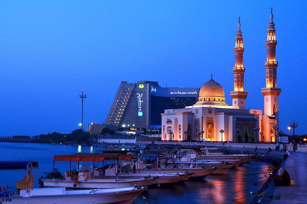 Radisson Blu Resort, Sharjah Exterior foto The Grand Mosque in Al-Shaqra