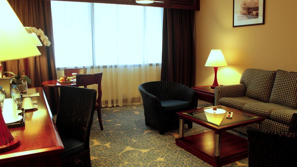 Radisson Blu Resort, Sharjah Exterior foto A suite at the hotel