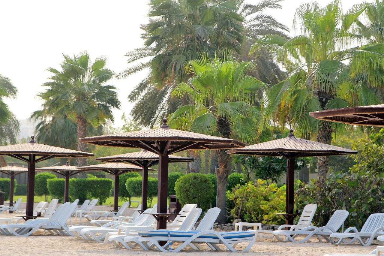 Radisson Blu Resort, Sharjah Exterior foto Beach at the resort