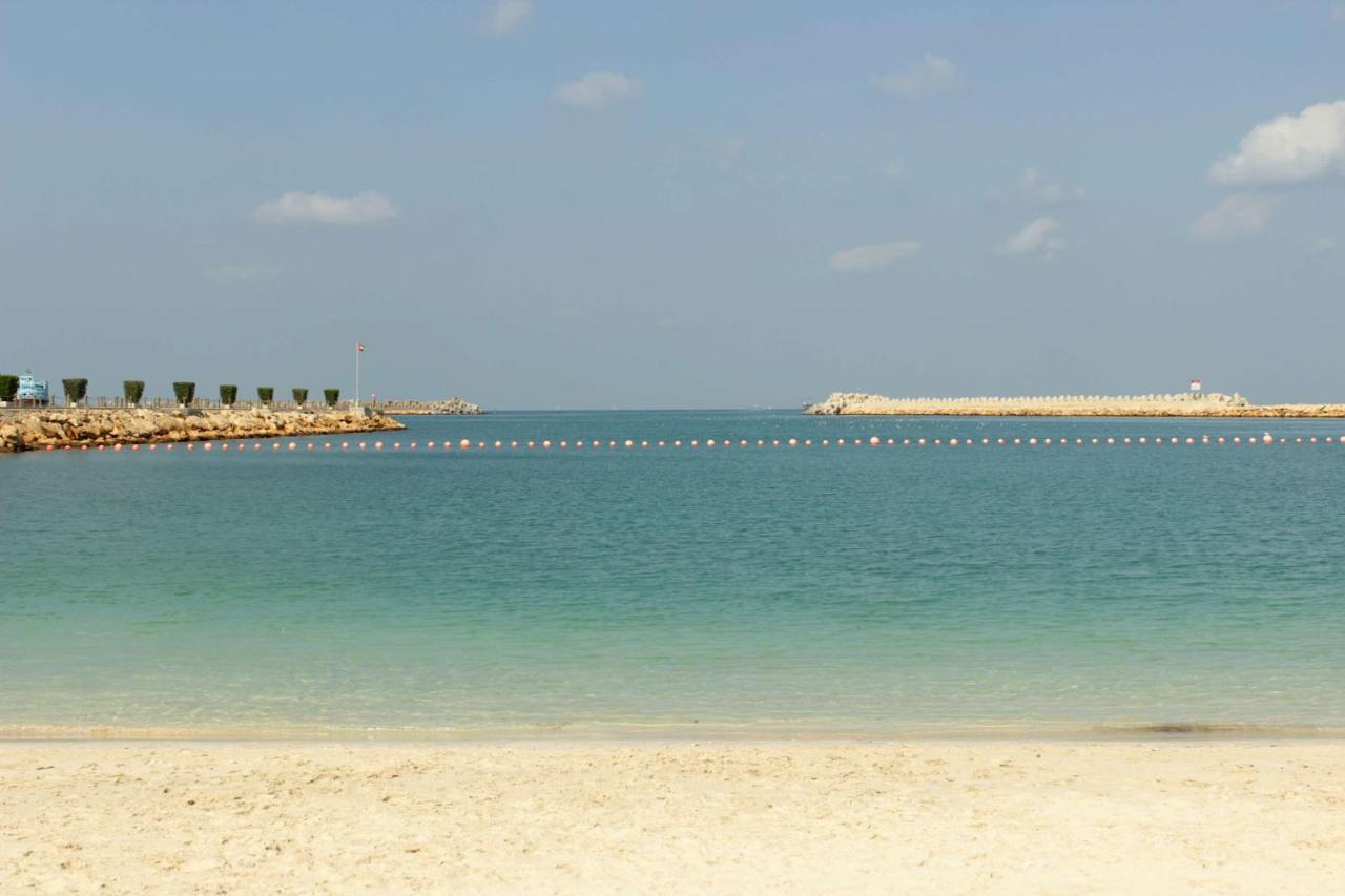 Radisson Blu Resort, Sharjah Exterior foto The beach at the resort