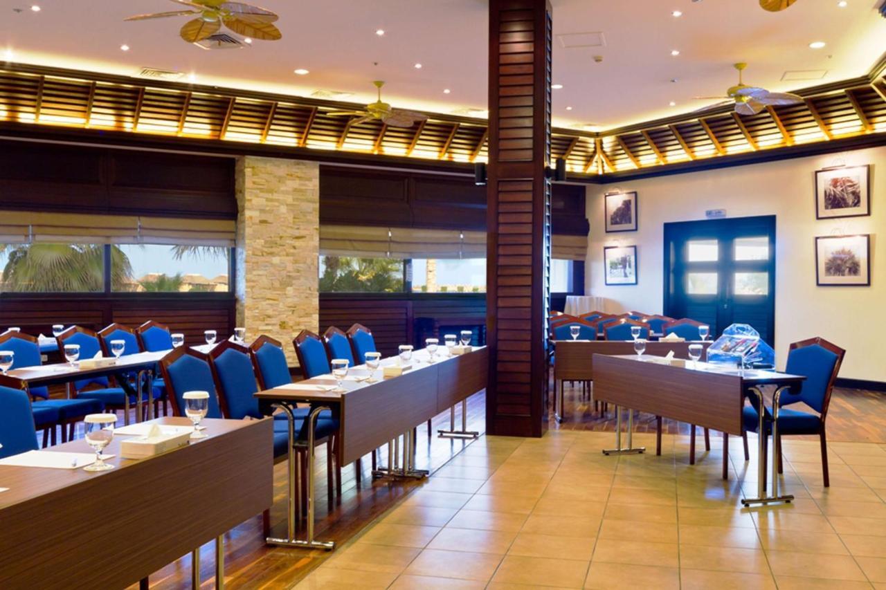 Radisson Blu Resort, Sharjah Exterior foto The interior of the restaurant